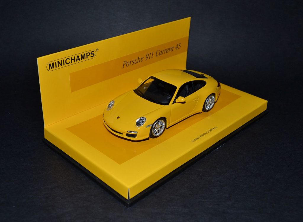 Minichamps Porsche 911Carrera 4S 997 Linea Giallo_4x